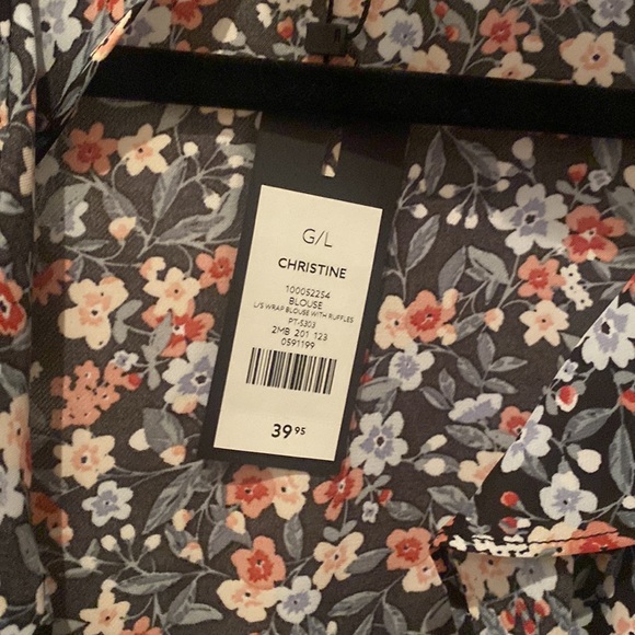 2/10$ Dynamite floral blouse - Picture 4 of 4